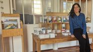 Julia Zamora, la nouvelle gérante de la maison d'édition Gypaète, à Pau.