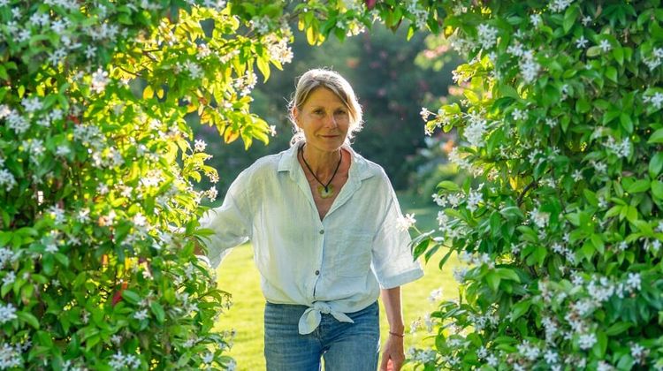 Nathalie Payens, architecte paysagiste et fondatrice du jardin des Barthes, dans les Landes.