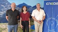 Isabelle Visentin, directrice territoriale d'Enedis, entourée des deux interlocuteurs du Béarn.