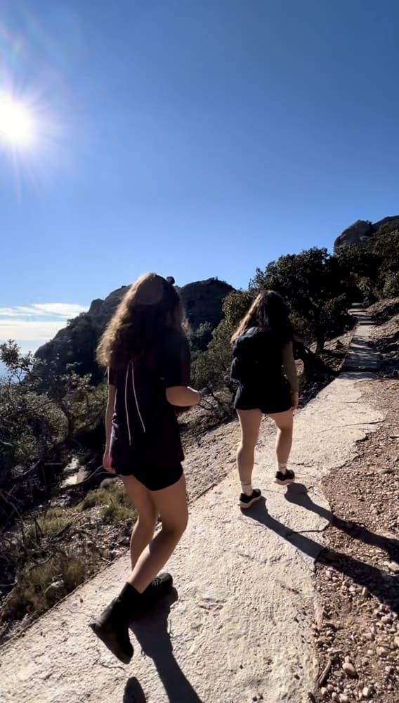 Inès De Zotti et de la Luzienne Lisa Barsacq, les fondatrices de l'association Un Sommet pour Elles, vont gravir le Kilimandjaro en septembre 2025 dans un défi solidaire et humanitaire.