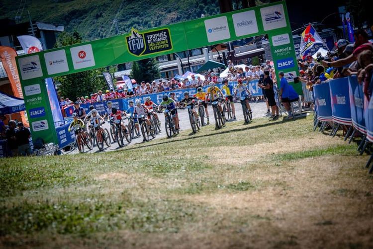 le Trophée de France des Jeunes Vététistes, organisée par la Fédération Française de Cyclisme.