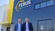 Vincent Lanticq et Étienne Almoric, les fondateurs de FEBUS Optics, devant leur nouveau bâtiment, dans la zone Europa, à Pau.