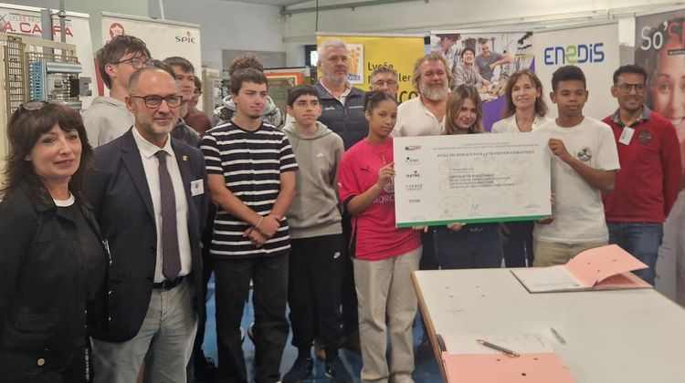Enedis, ses partenaires et les lycées Saint-Cricq de Pau et André Campa de Jurançon ont signé deux conventions pour la formation des futurs talents.