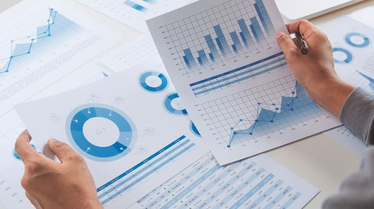 Une image illustrant le travail du services Etudes de la CCI Pau Béarn. Crédit photo : Adobe