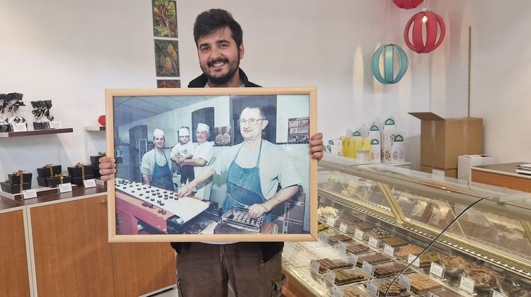 Ashvin Verdier, l'actuel gérant de la Maison Verdier, dans la boutique de l'entreprise familiale, à Serres-Castet.