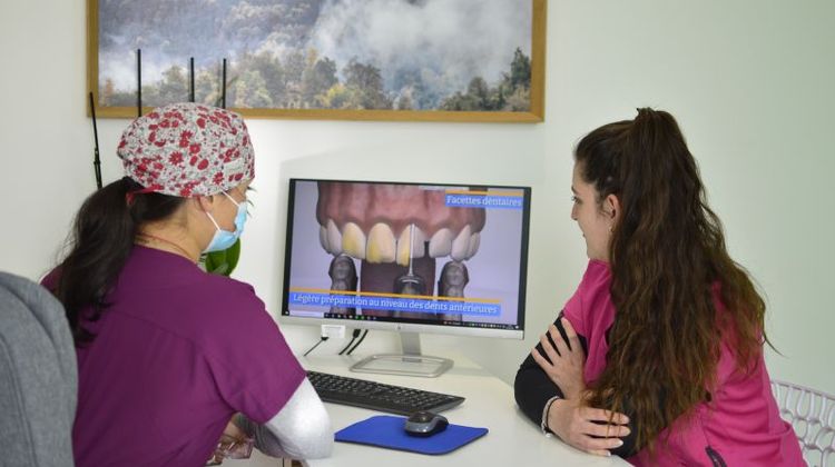 Marie Vinas, chirurgienne-dentiste à Tarbes, est la fondatrice de Lucy Nova Care, une solution dédiée aux professionnels.