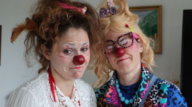 Deux clowns professionnelles en milieu de soin de l'association Les Petits Mouchoirs, à Pau.