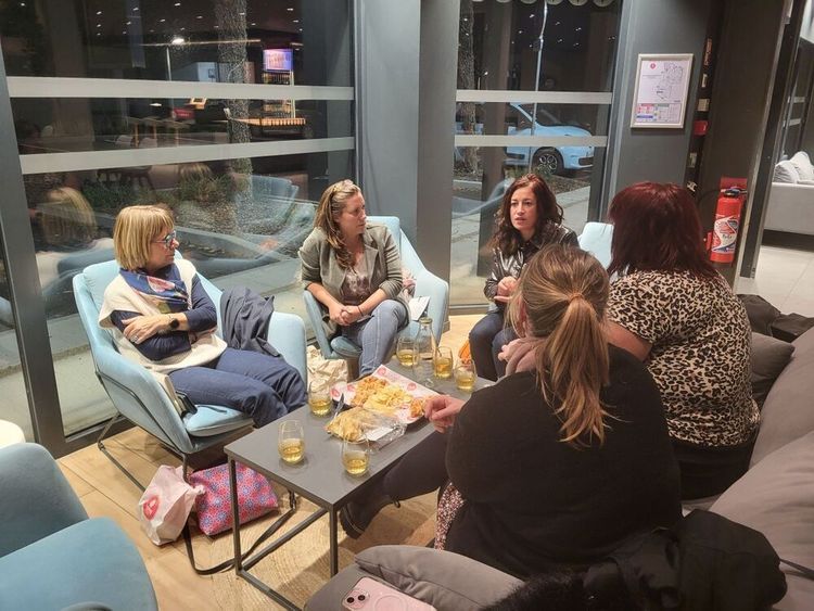 Un des apéros-rencontres de l'antenne Pau-Béarn des Femmes des Territoires.