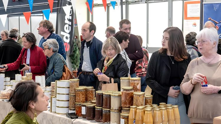 Les visiteurs lors de la première édition du Salon Made In France Tarbes. Crédit photo : burgersphotos.
