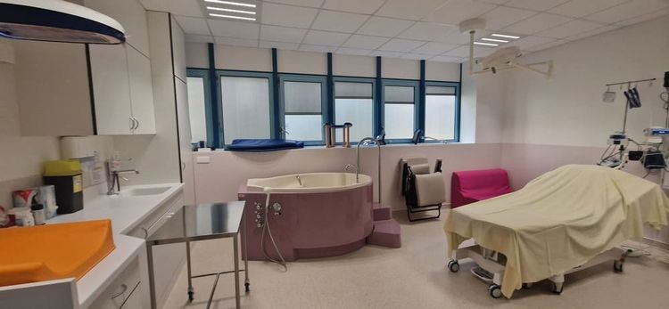 L'une des nouvelles salles d'accouchement du Pôle Femme-Mère-Enfant de l'Hôpital de Pau.