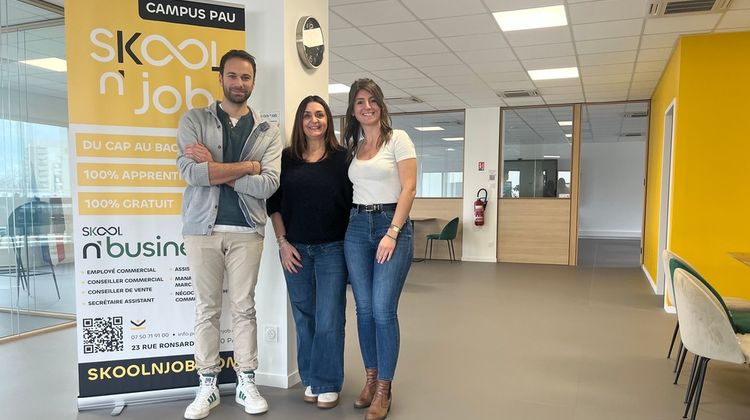 L'équipe de Skool n'job à Pau, Antoine Truccolo, conseiller apprentissage et référent handicap, Alexandra Boisson, chargée développement et Marie Baey, la directrice.