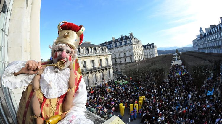 Sent Pançard reçoit les clés de la Ville de Pau.