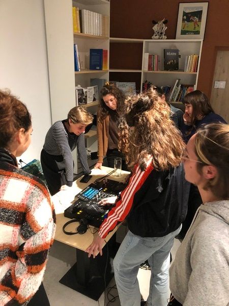 Le collectif de DJ paloise Mefiat.