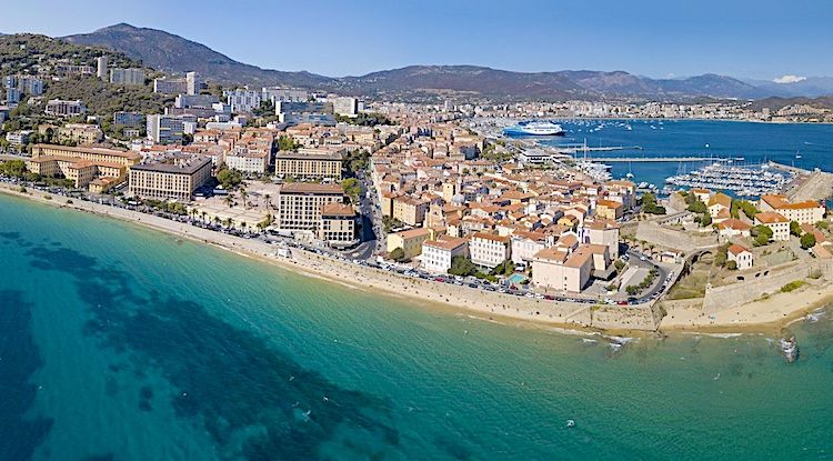 AJACCIO – Liaison entre Pau et la Corse relancée cet été