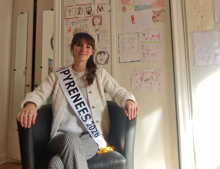 Chloé Larrieu-Soubelet est psychologue. Depuis janvier 2026, elle est également Miss Naturelle Pyrénées 2026.