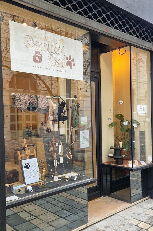 La devanture de Canhot & Gat, le seul pet shop de Pau.