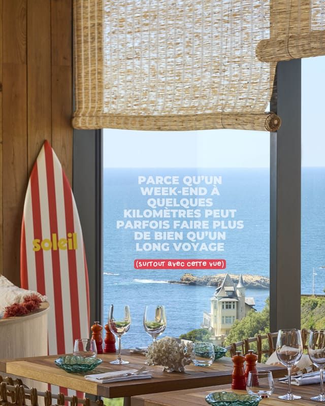 Une affiche de l'opération "Mes vacances à la maison", portée par l'ADT 64.