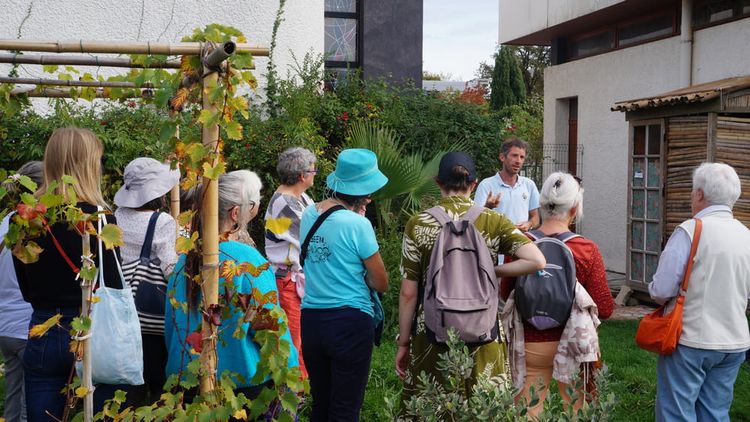 Pierre-Emmanuel Gabe fait visitier sa ferme urbaine Les Fioretti, à Pau.