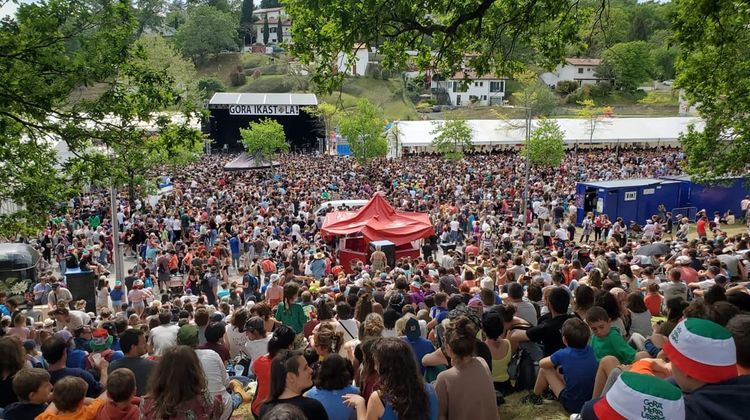 HERRI URRATS – La langue basque en fête… et en lutte