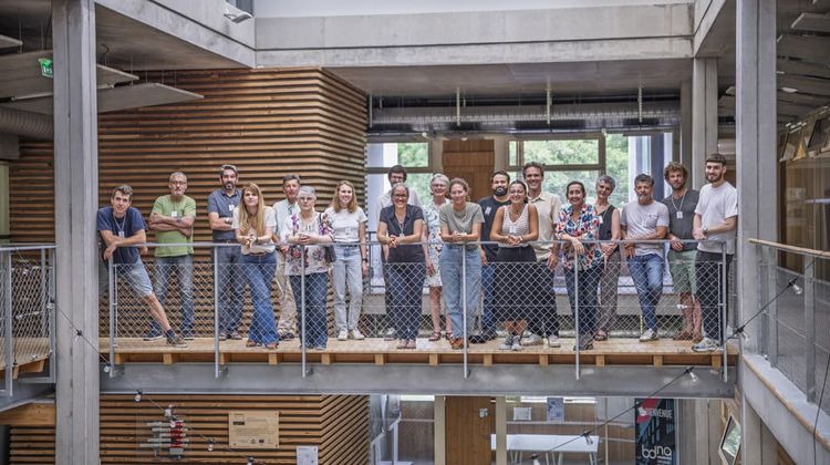 Les membres de l'association Idre, spécialisée dans le réemploi de matériaux dans le BTP à Pau.
