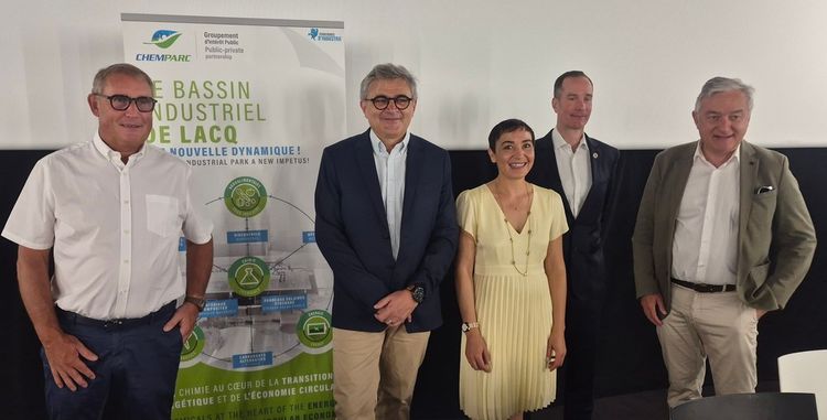 Les membres du conseil d'administration du GIP Chemparc encadrent la PDG, Audrey Le-Bars.