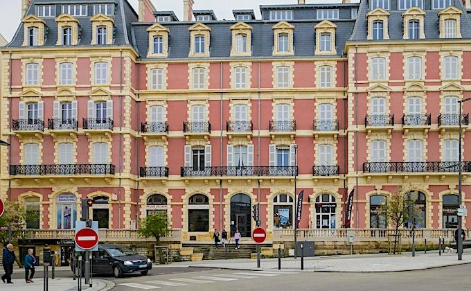 IMPÉRIAL – Les Rendez-vous de la Reine en mode luxe à Biarritz
