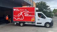 Le camion de Stop Hunger France, l'organisation philanthropique de Sodexo, fait don des restes alimentaires du Tour de France à la Banque Alimentaire Béarn et Soule.