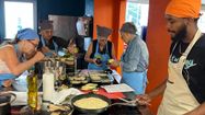 Plusieurs participants des rendez-vous culinaires de l'association Pau'Potes & Compagnies.
