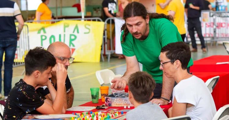 Le festival Olor'On Joue, organisé par l'association Meeplejuice à Oloron-Sainte-Marie.