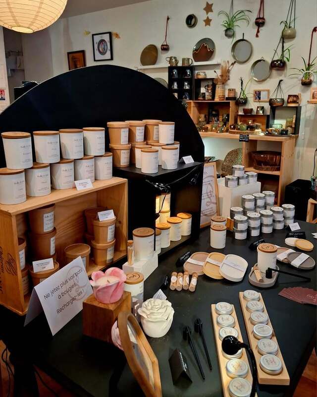 Les bougies artisanales de Cire & Bulle sont en vente à la boutique Poulette Land, à Pau.