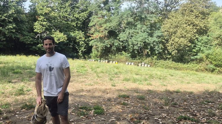 Julien Clament, apiculteur et gérant des Ruchers du Gave, en Béarn.