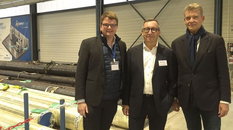 Arnaud Montebourg, président du conseil de surveillance d'Alfeor, Nicolas Morisson, directeur général de Deltafluid,et Éric Druenne en est le directeur général pour l'inauguration du nouveau bâtiment de Deltafluid, à Lacq.