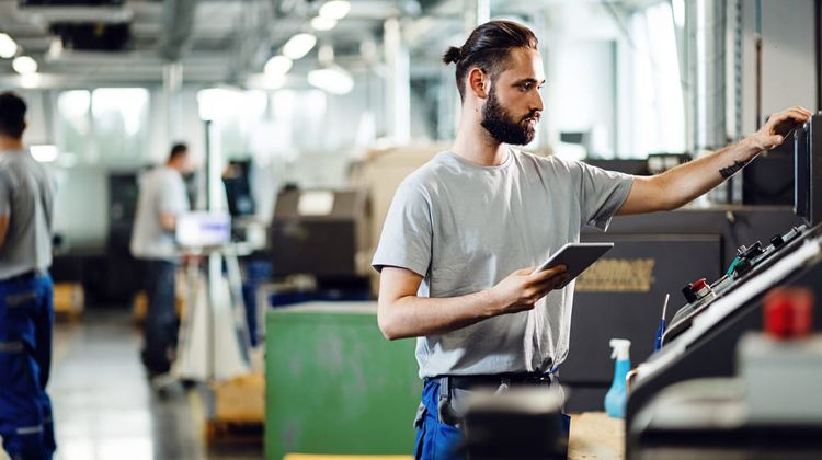 Un salarié de l'industrie. Crédit photo : Magnific.